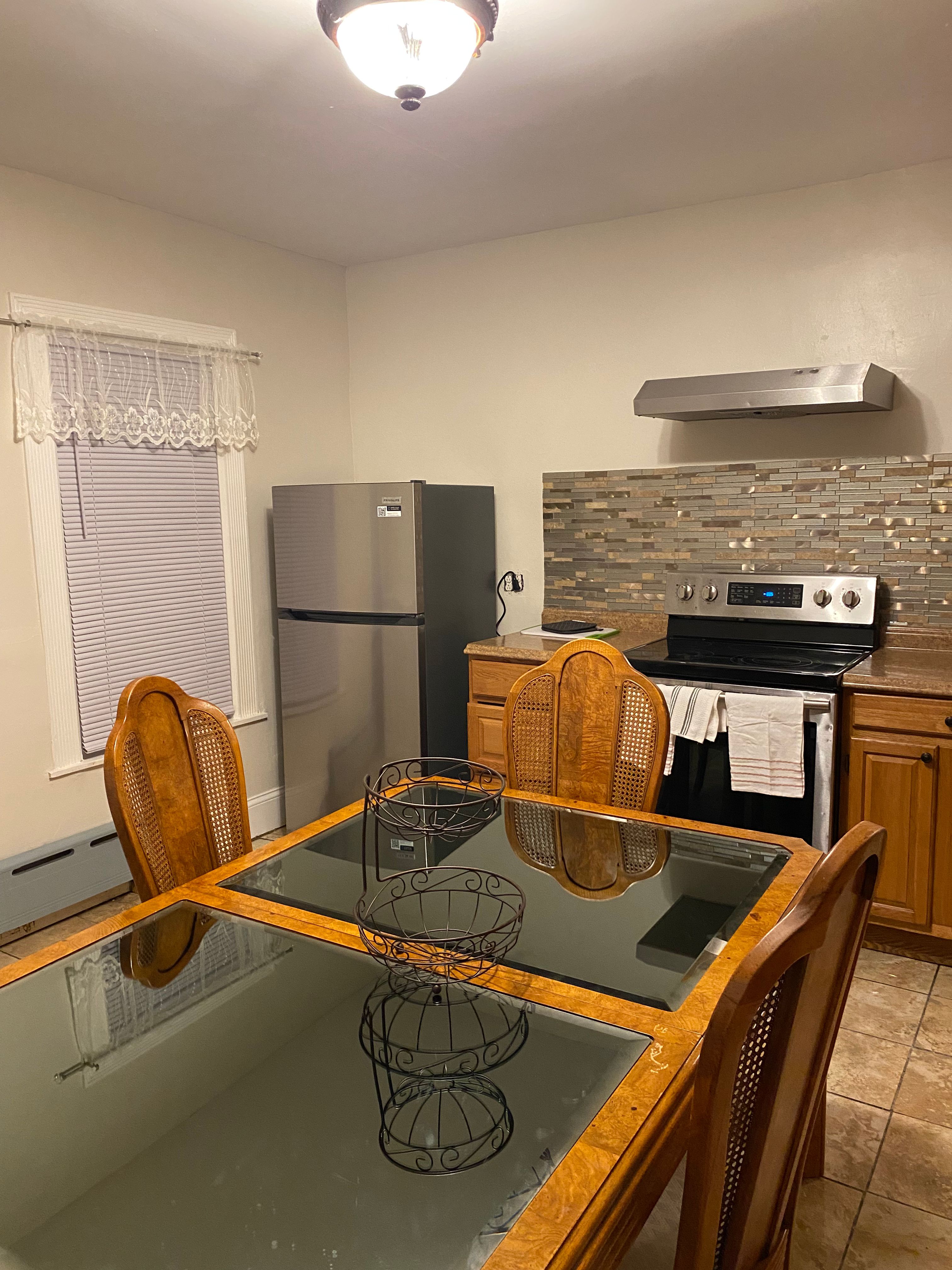 20250716-161002462-b8c1-15fa1ab5304d_Kitchen _Table _ Stove _ Fridge_.jpg